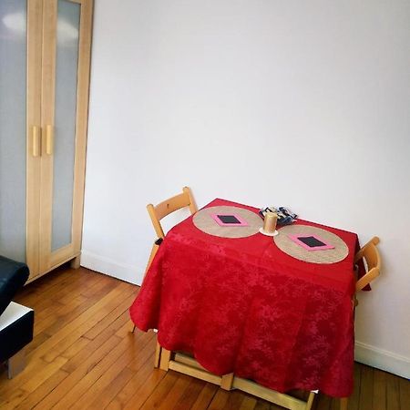 Appartement Joli studio chaleureux, à louer entièrement à Montrouge Extérieur photo